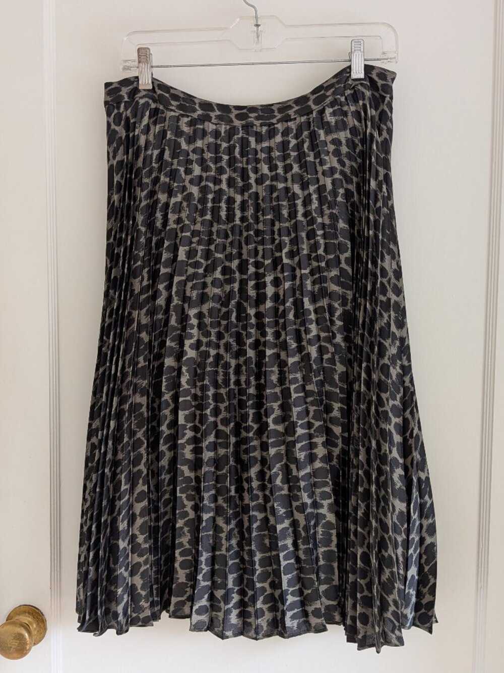 Banana Republic Green and Black Animal Print Accordion Pleated Skirt Size 10